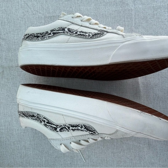 Vans White and Black Old Skool Sneakers - Picture 8 of 9